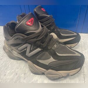 Blk grey 9060 used